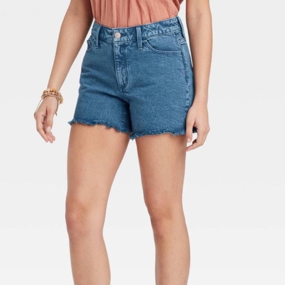 Universal Thread Women’s Vintage Stretch Mid Rise Fitted Shorts NWT frayed hem